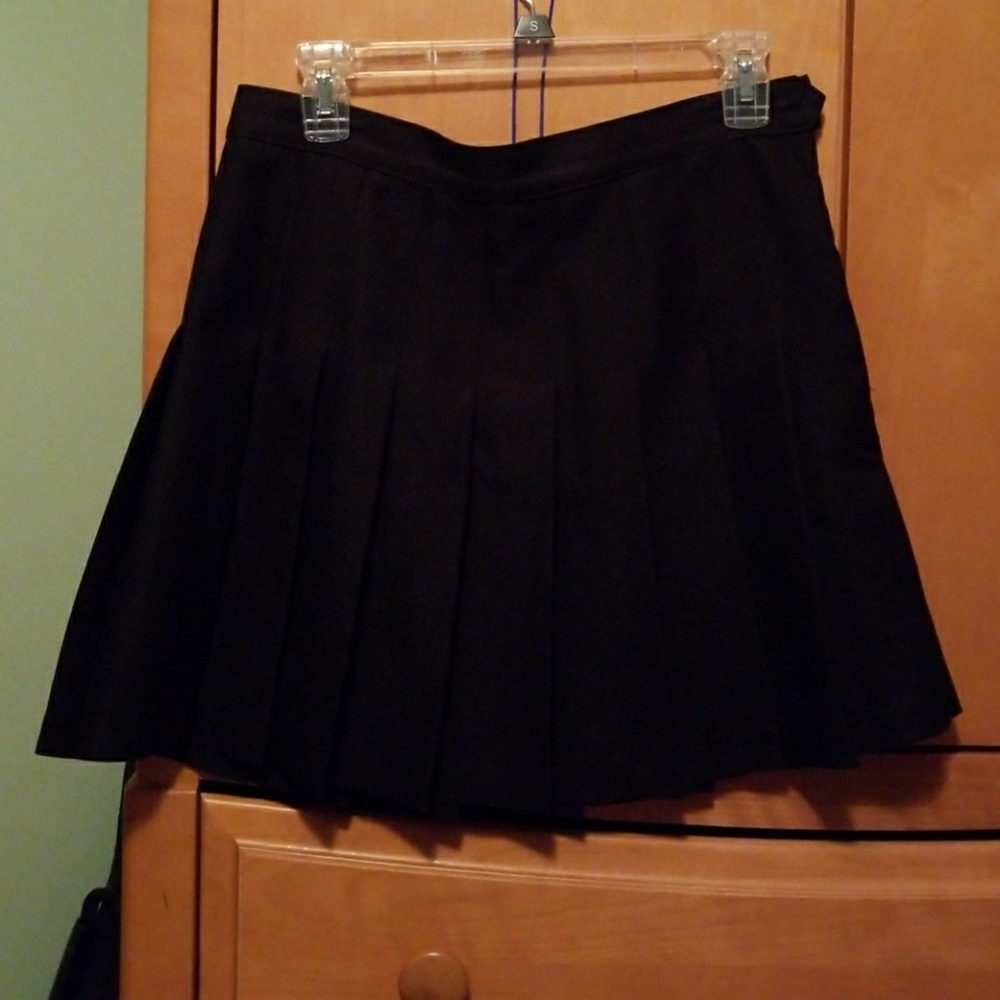 American Apparel black pleated skirt